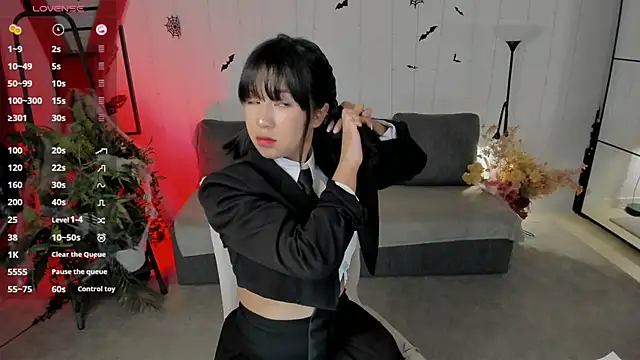 Snapshot of Erika_Kim chatting on 10-30-25, 06:37 Erika Kim online show from 10-30-25, 06:37