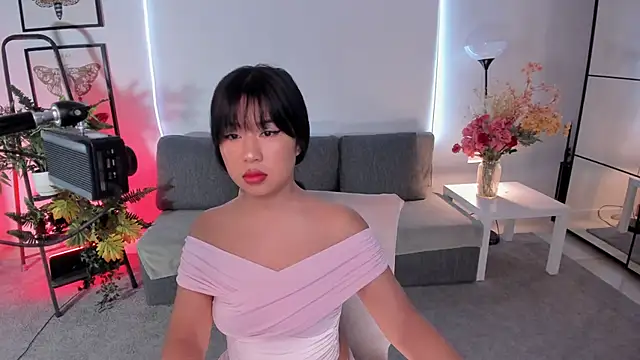 Snapshot of Erika_Kim chatting on 11-24-25, 06:35 Erika Kim online show from 11-24-25, 06:35