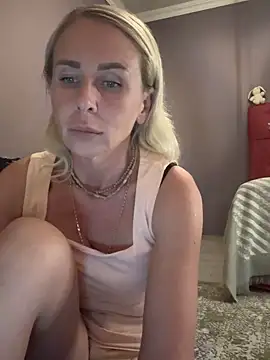 ElenabonyX online show from 10-22-25, 05:24