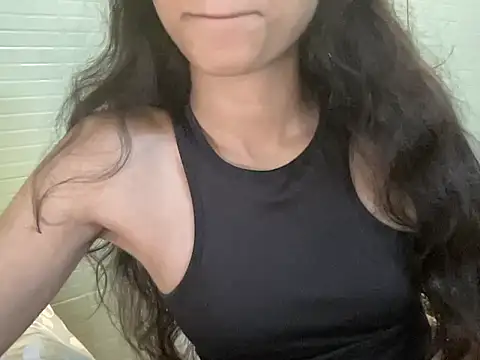 Snapshot of youngriri2 chatting on 11-10-25, 08:57 youngriri2 online show from 11-10-25, 08:57