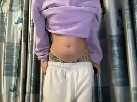 Snapshot of youngriri2 chatting on 11-14-25, 07:51 youngriri2 online show from 11-14-25, 07:51