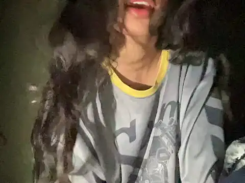 Snapshot of youngriri2 chatting on 11-15-25, 06:48 youngriri2 online show from 11-15-25, 06:48