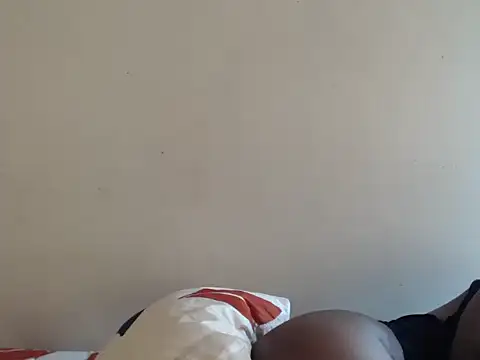 Yolaqueen04 online show from 10-15-25, 06:02