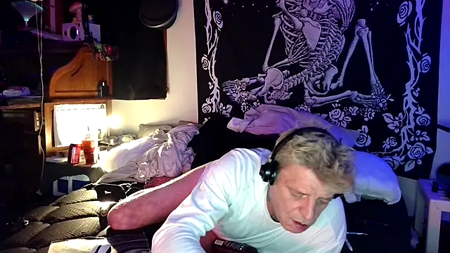 whitehole4bbc252 online show from 04-06-26, 09:32