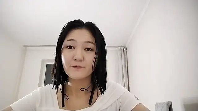 Snapshot of Lyndasilk chatting on 10-16-25, 02:07 Lyndasilk online show from 10-16-25, 02:07