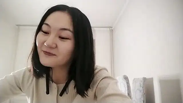 Snapshot of Lyndasilk chatting on 11-12-25, 02:17 Lyndasilk online show from 11-12-25, 02:17