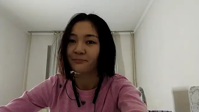 Snapshot of Lyndasilk chatting on 11-24-25, 03:34 Lyndasilk online show from 11-24-25, 03:34