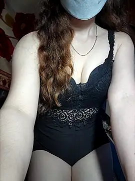 LeanaLy online show from 10-16-25, 02:45