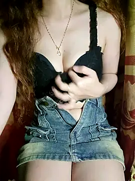 Snapshot of LinaCii chatting on 10-27-25, 05:44 LinaCii online show from 10-27-25, 05:44