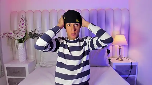 Snapshot of GaelCarter chatting on 11-05-25, 04:01 GaelCarter online show from 11-05-25, 04:01