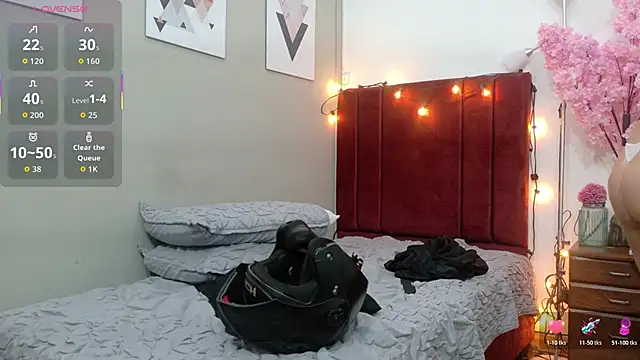 Snapshot of chubbykinkyygirl chatting on 11-25-25, 01:00 chubbykinkyygirl online show from 11-25-25, 01:00