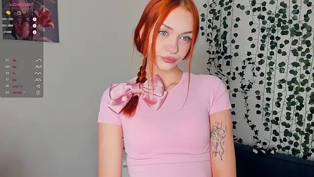 Snapshot of Foxy_blush chatting on 11-15-25, 08:38 Foxy blush online show from 11-15-25, 08:38