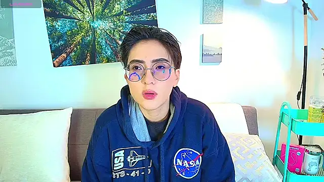 Snapshot of Alex_carter chatting on 10-14-25, 10:16 Alex carter online show from 10-14-25, 10:16