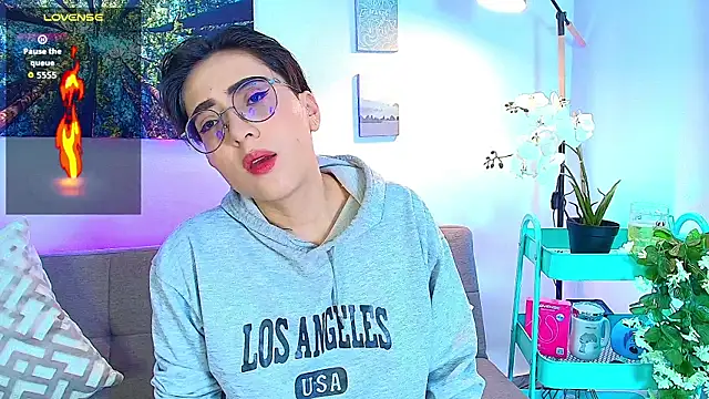 Snapshot of Alex_carter chatting on 10-15-25, 11:32 Alex carter online show from 10-15-25, 11:32