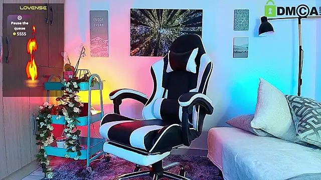 Snapshot of Alex_carter chatting on 10-31-25, 10:05 Alex carter online show from 10-31-25, 10:05