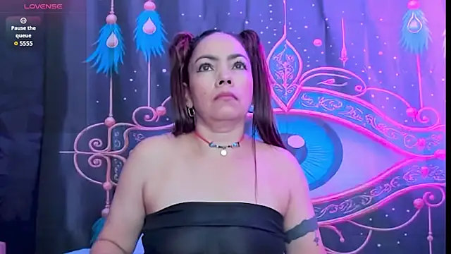 Snapshot of Sharlott_smith chatting on 10-21-25, 01:12 Sharlott smith online show from 10-21-25, 01:12