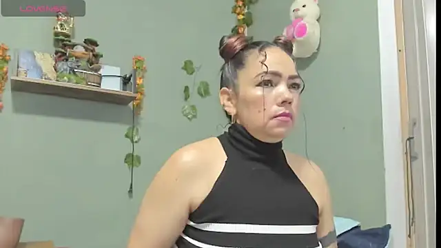 Snapshot of Sharlott_smith chatting on 10-24-25, 07:54 Sharlott smith online show from 10-24-25, 07:54