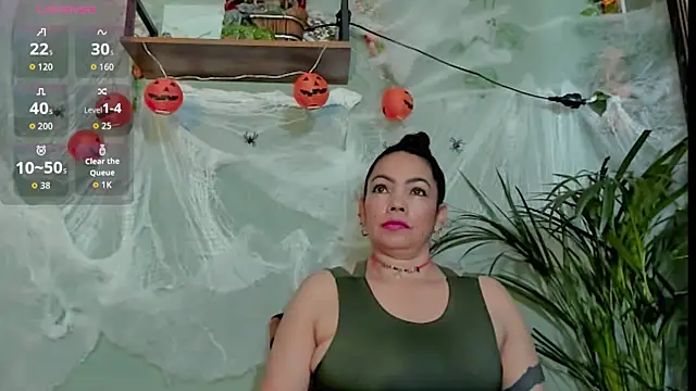 Snapshot of Sharlott_smith chatting on 10-30-25, 10:32 Sharlott smith online show from 10-30-25, 10:32