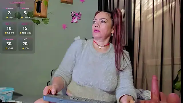 Snapshot of Sharlott_smith chatting on 11-04-25, 07:13 Sharlott smith online show from 11-04-25, 07:13