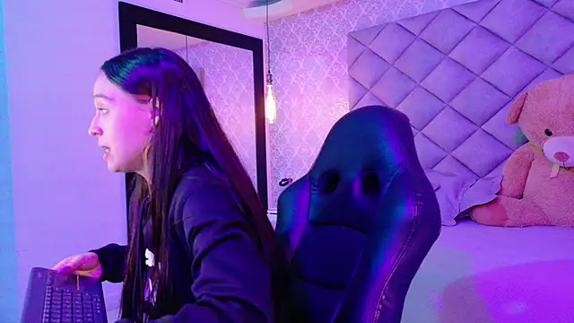 CARO ADAMS1 online show from 11-28-25, 11:46