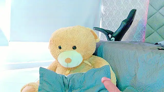 CARO ADAMS1 online show from 12-19-25, 04:25