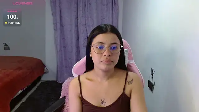 Snapshot of Megan_ve chatting on 10-23-25, 01:38 Megan ve online show from 10-23-25, 01:38