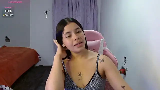 Snapshot of Megan_ve chatting on 10-25-25, 02:19 Megan ve online show from 10-25-25, 02:19