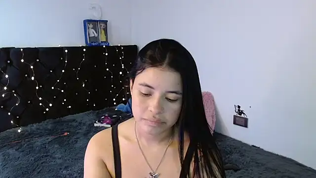 Snapshot of Megan_ve chatting on 10-28-25, 01:42 Megan ve online show from 10-28-25, 01:42