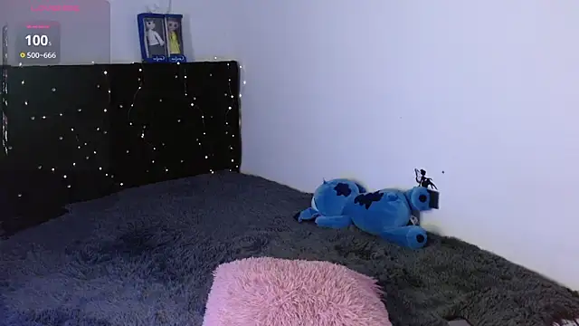 Snapshot of Megan_ve chatting on 10-30-25, 01:40 Megan ve online show from 10-30-25, 01:40