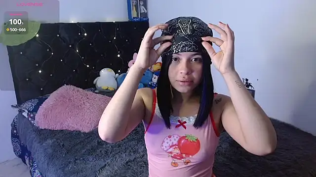 Snapshot of Megan_ve chatting on 11-26-25, 02:23 Megan ve online show from 11-26-25, 02:23