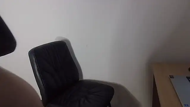 Snapshot of Miss-85 chatting on 11-11-25, 07:36 Miss-85 online show from 11-11-25, 07:36