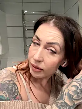 Snapshot of Lindsey_feet chatting on 10-28-25, 12:30 Lindsey feet online show from 10-28-25, 12:30