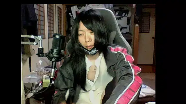 Snapshot of harinyanxxx chatting on 10-26-25, 02:45 harinyanxxx online show from 10-26-25, 02:45