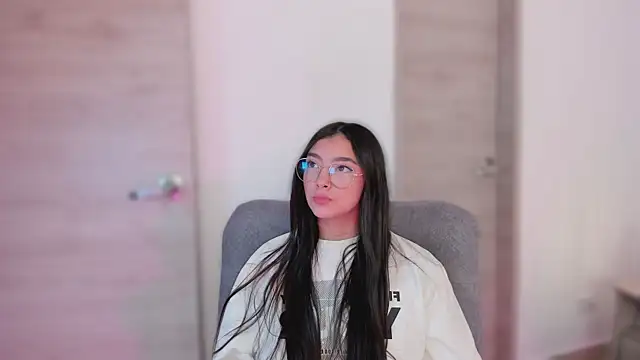 Snapshot of MirandaJohnson_ chatting on 10-17-25, 12:52 MirandaJohnson online show from 10-17-25, 12:52