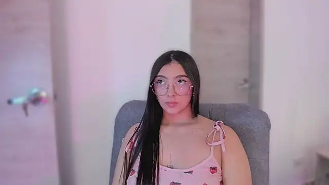 Snapshot of MirandaJohnson_ chatting on 10-21-25, 12:06 MirandaJohnson online show from 10-21-25, 12:06