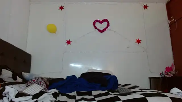 Snapshot of picante70_ chatting on 10-30-25, 01:12 picante70 online show from 10-30-25, 01:12