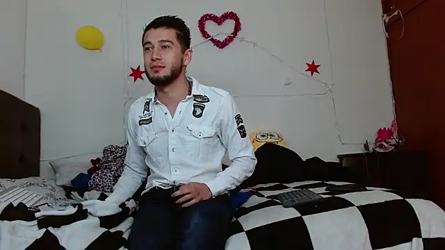 Snapshot of picante70_ chatting on 11-10-25, 10:47 picante70 online show from 11-10-25, 10:47