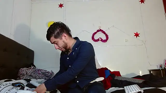 Snapshot of picante70_ chatting on 11-16-25, 10:54 picante70 online show from 11-16-25, 10:54