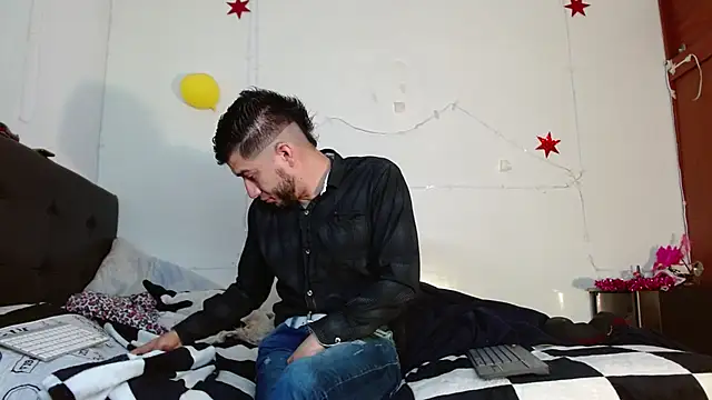 Snapshot of picante70_ chatting on 11-19-25, 11:32 picante70 online show from 11-19-25, 11:32