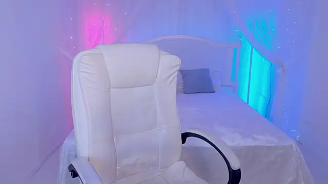 Snapshot of Angelie__Eyes chatting on 12-02-25, 03:40 Angelie Eyes online show from 12-02-25, 03:40