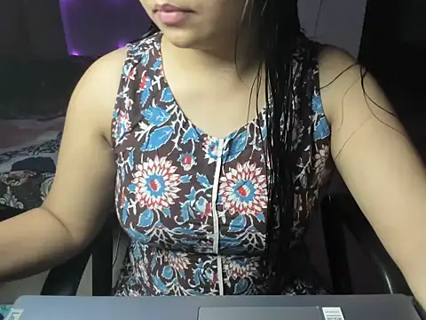 Snapshot of Divya68 chatting on 10-23-25, 05:44 Divya68 online show from 10-23-25, 05:44
