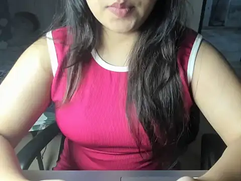 Snapshot of Divya68 chatting on 12-17-25, 05:19 Divya68 online show from 12-17-25, 05:19