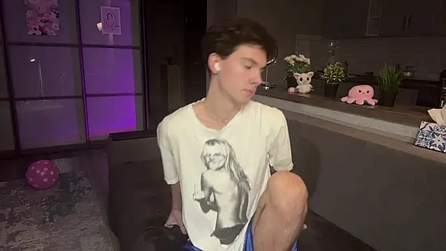 Jeremy1Scott online show from 11-23-25, 03:39