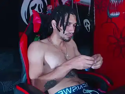 Snapshot of Monsterdominationx chatting on 10-14-25, 06:47 Monsterdominationx online show from 10-14-25, 06:47