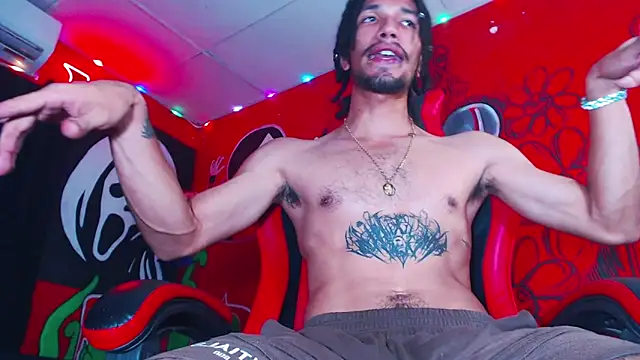 Snapshot of Monsterdominationx chatting on 10-19-25, 12:39 Monsterdominationx online show from 10-19-25, 12:39