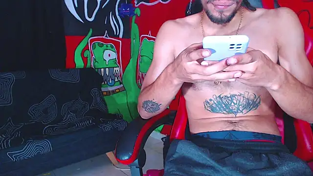 Snapshot of Monsterdominationx chatting on 10-24-25, 12:23 Monsterdominationx online show from 10-24-25, 12:23