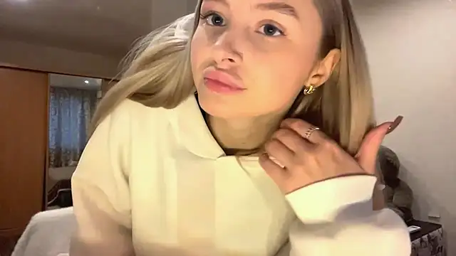 Snapshot of VictoriaMystery chatting on 10-19-25, 02:07 VictoriaMystery online show from 10-19-25, 02:07