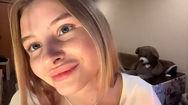 Snapshot of VictoriaMystery chatting on 10-26-25, 01:17 VictoriaMystery online show from 10-26-25, 01:17