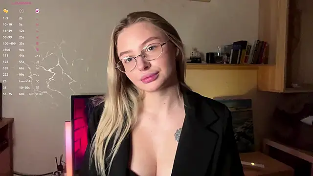 Snapshot of VictoriaMystery chatting on 11-14-25, 01:32 VictoriaMystery online show from 11-14-25, 01:32