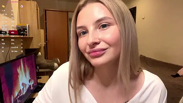 Snapshot of VictoriaMystery chatting on 11-21-25, 01:43 VictoriaMystery online show from 11-21-25, 01:43